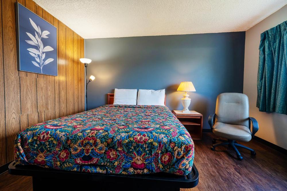 Queen Bed interior